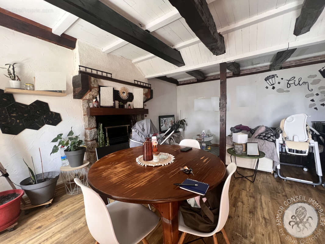 Maison à HENANBIHEN