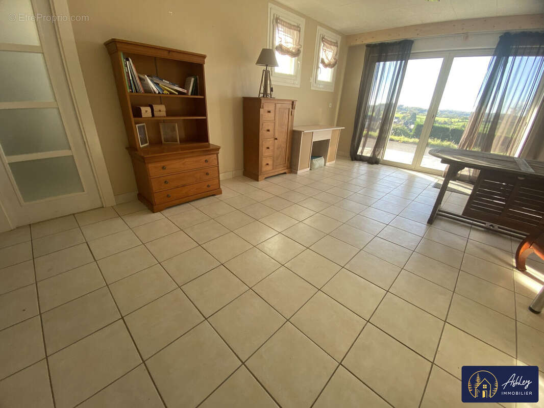 Maison 7 pièces MAURIAC - Maison à MAURIAC