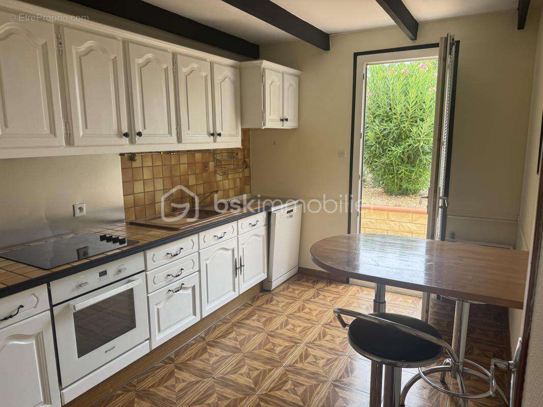 Exclusivité – maison familiale avec jardin arboré, garage et double terrasse – conilhac-corbières - photo 5