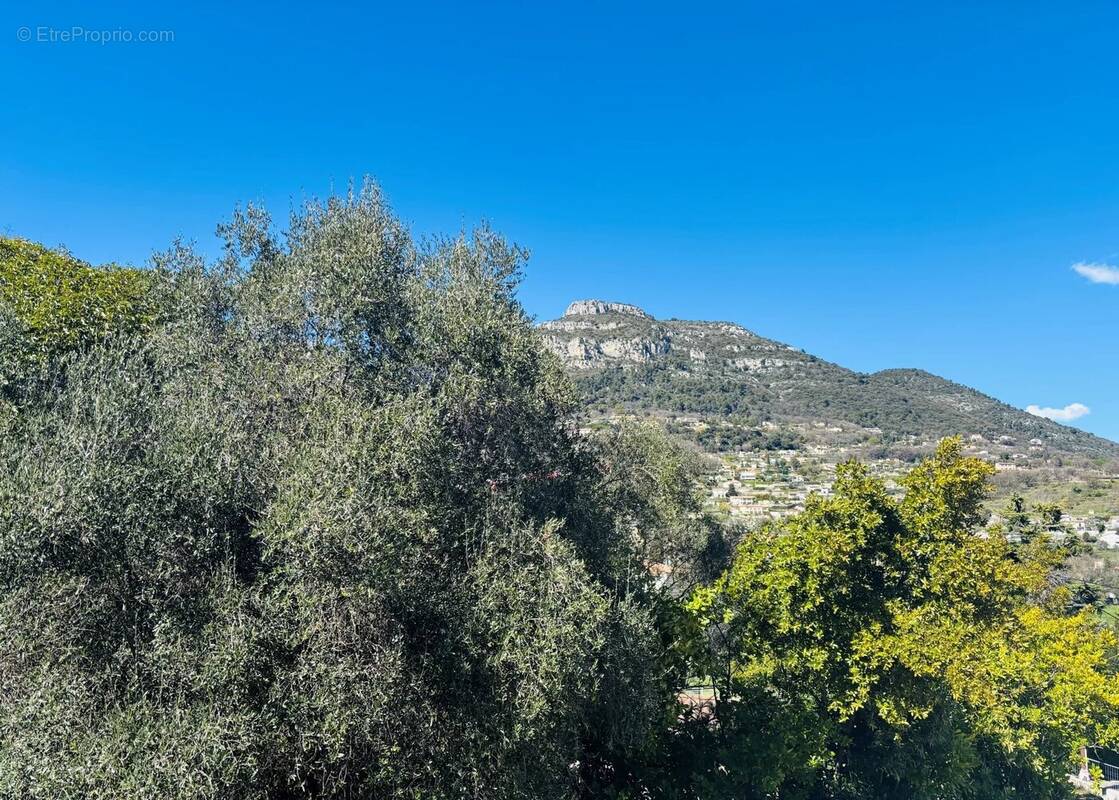 Terrain à LA GAUDE