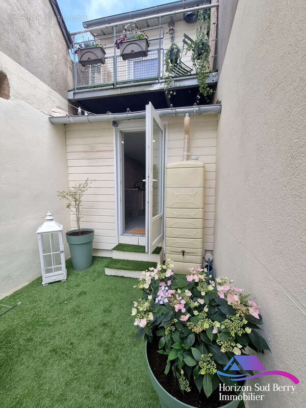 Cour - Maison à LA CHATRE