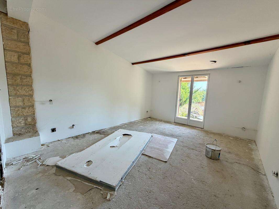 Vue et tranquillité pour cette maison avec hangar de 200m2 - photo 7
