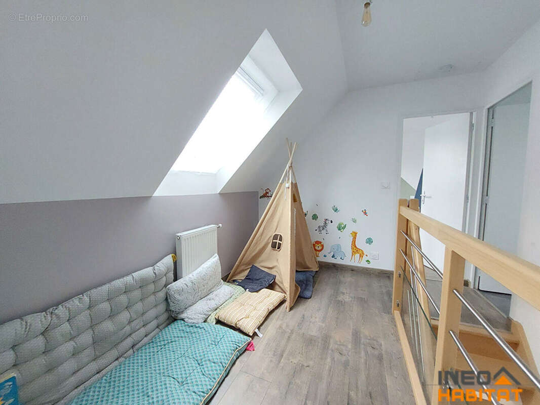 Maison à MEZIERES-SUR-COUESNON