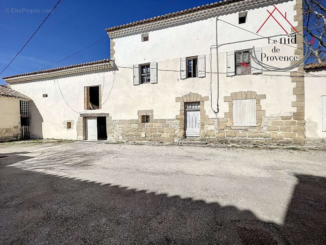 Maison à PERNES-LES-FONTAINES
