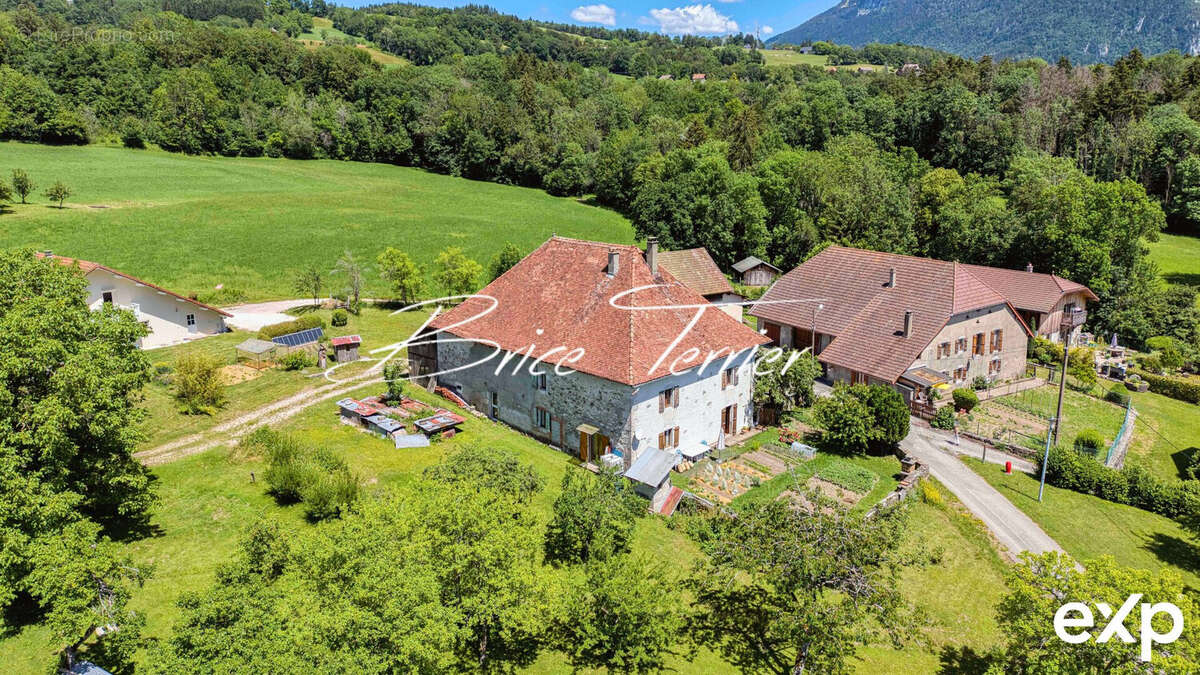 Maison à EVIRES