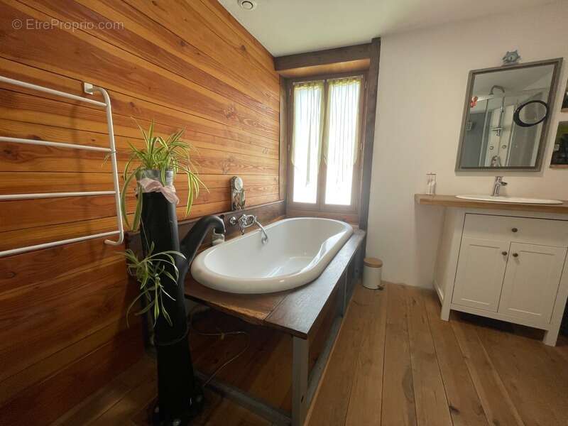 Maison de charme avec deux granges et cour intérieur 1370 m2 - photo 18