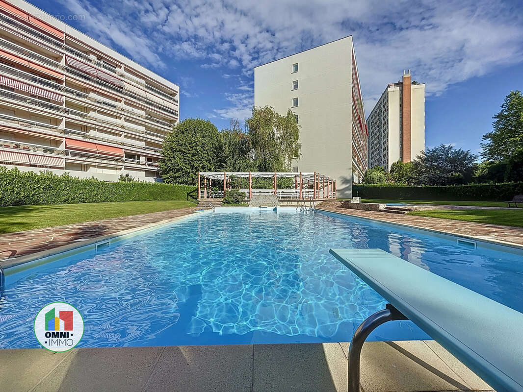 Lyon 4 Croix-Rousse : appartement T6 de 142 m2   Terrasse   Garage   Piscine   Tennis   Résidence de standing - photo 13