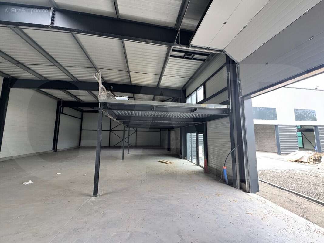250 m² à Saint-Aubin-Du-Cormier  - photo 3