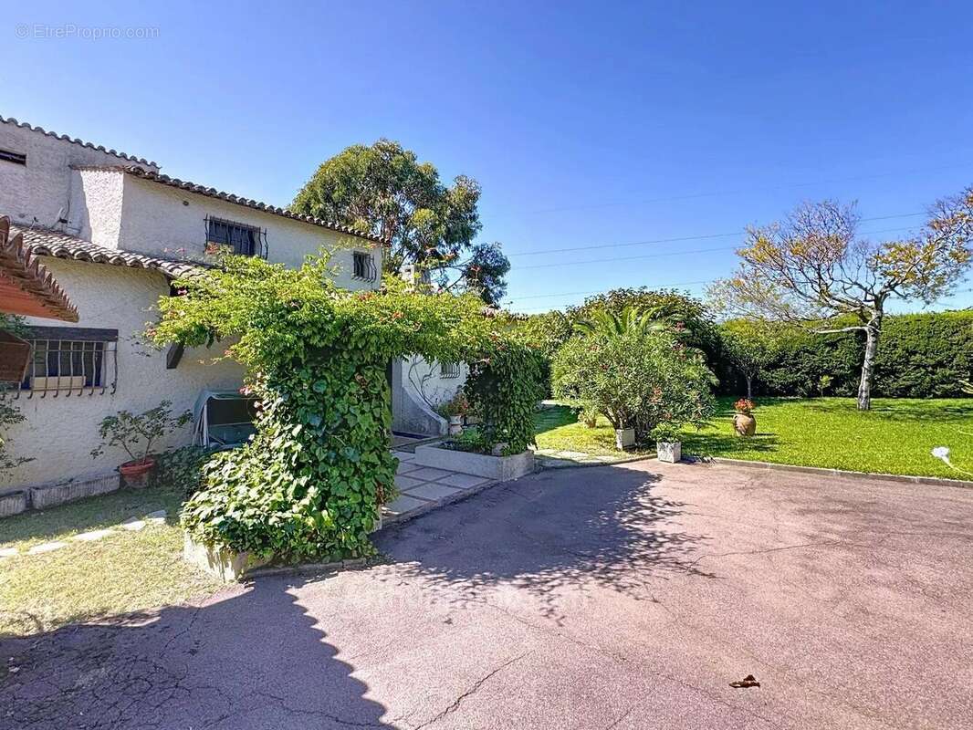 Maison à MOUGINS