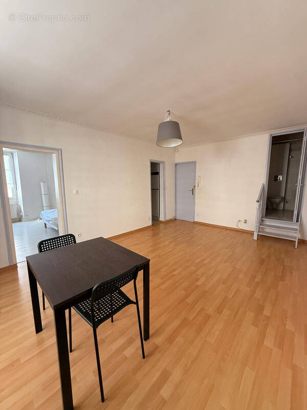 Appartement à LA FERTE-ALAIS