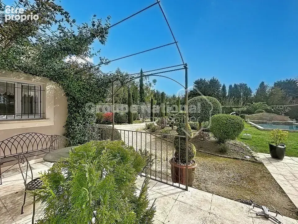 Proche de Saint-Rémy-de-Provence , bastide 4 chambres, garage et piscine - photo 6