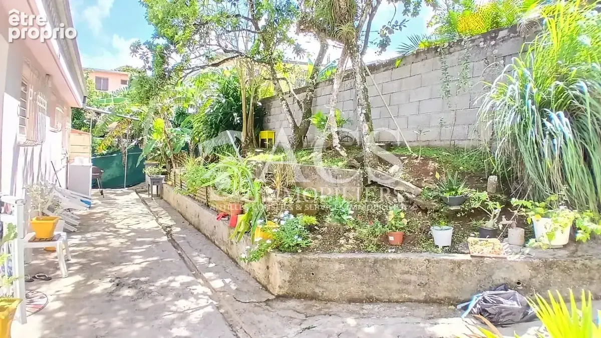 Maison F3 + F2 avec jardin, à Ravine-vilaine - photo 10