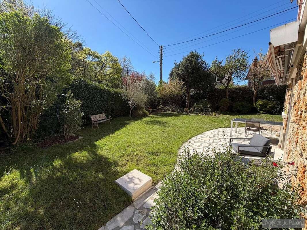 Maison à VERRIERES-LE-BUISSON