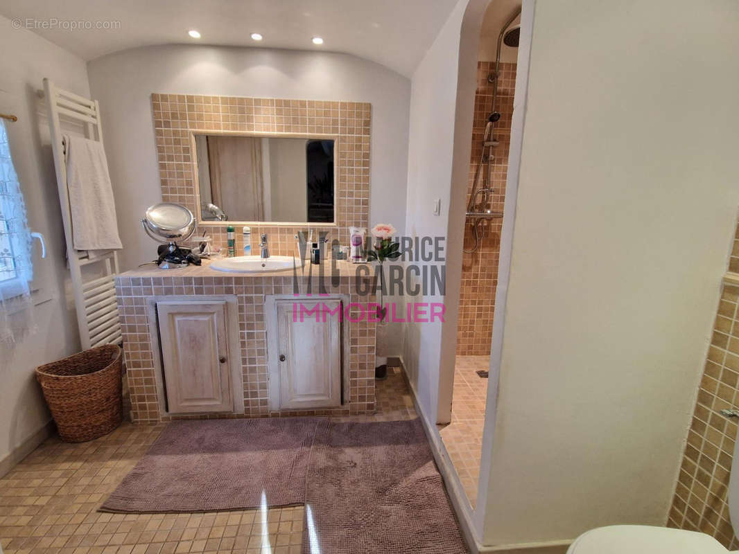 Maison à L'ISLE-SUR-LA-SORGUE