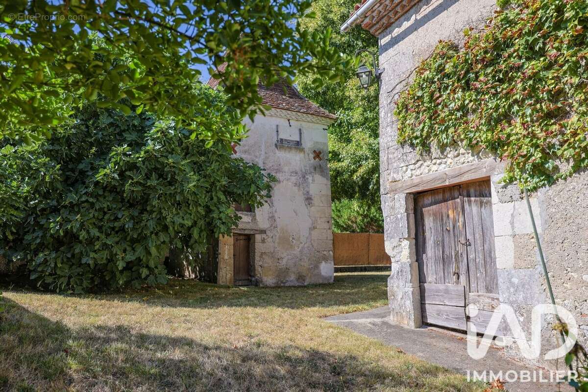 Maison 148 m² à Petit-Bersac  - photo 3
