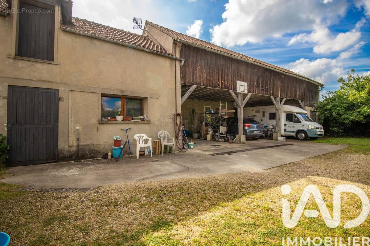 Maison 240 m² à Varennes-Sur-Seine  - photo 1