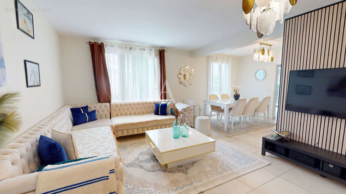 Maison à SAINT-THIBAULT-DES-VIGNES