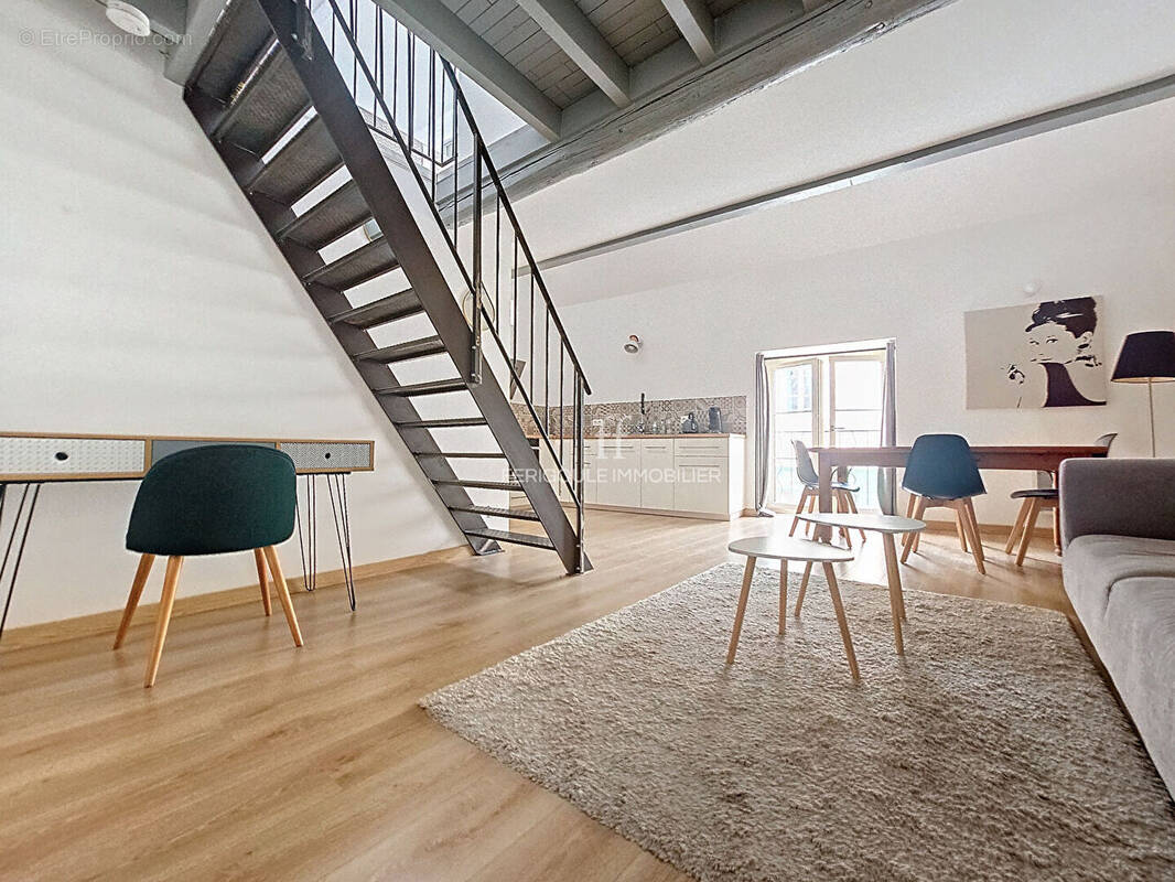 Appartement à VILLENEUVE-LES-AVIGNON