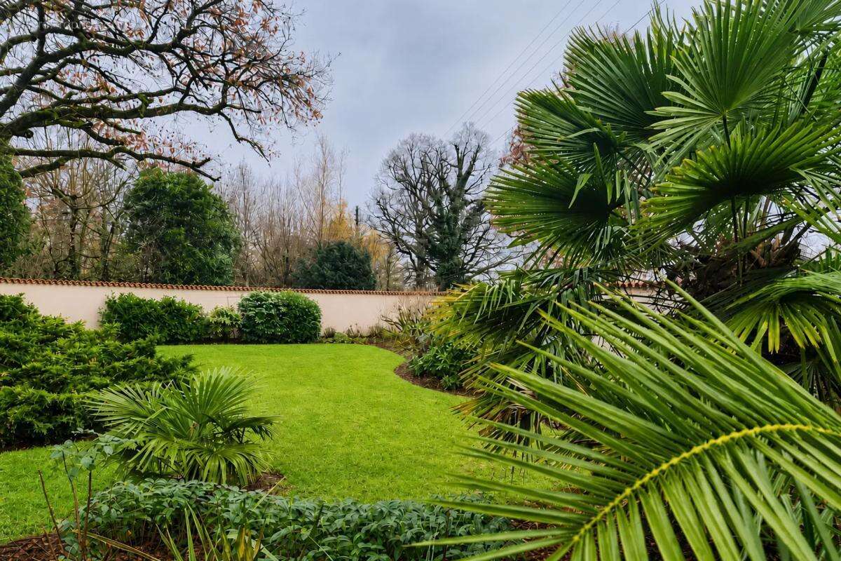 Maison rénovée avec jardin paisible à Oradour-Fanais - photo 12