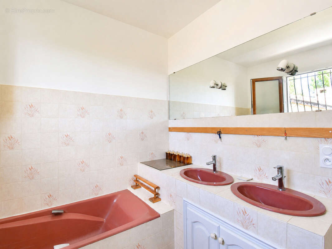 Villa méditerranéenne à vendre 7 pièces, 215 m² CANET EN ROUSSILLON (66) avec potentiel 2 logements, terrasses, jardin et garage - photo 22