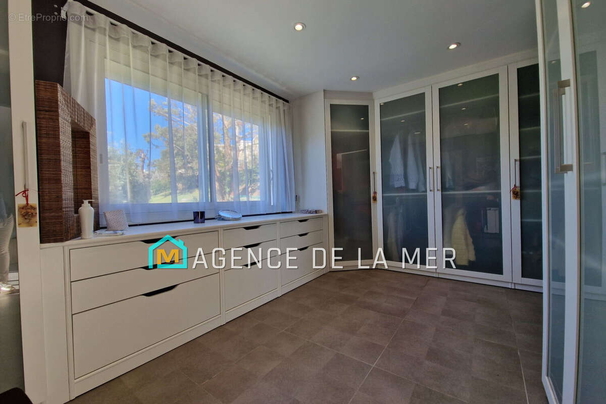 Appartement à MANDELIEU-LA-NAPOULE