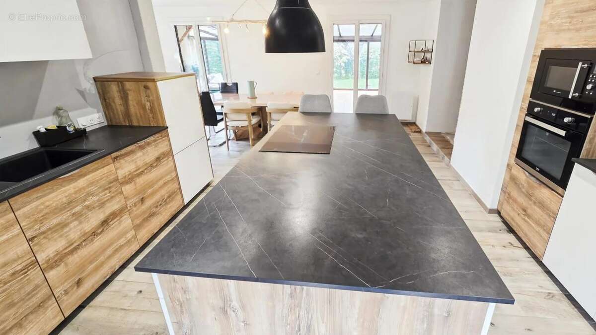 Maison à CHENS-SUR-LEMAN