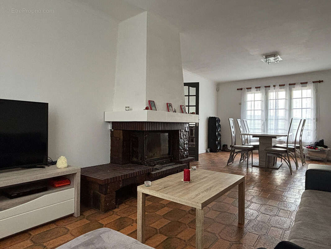 Maison à VILLENEUVE-LES-SABLONS