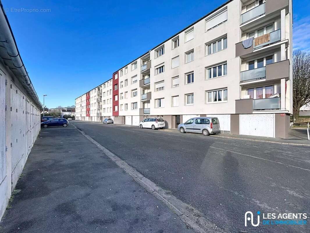 Appartement à SAINT-JEAN-DE-LA-RUELLE