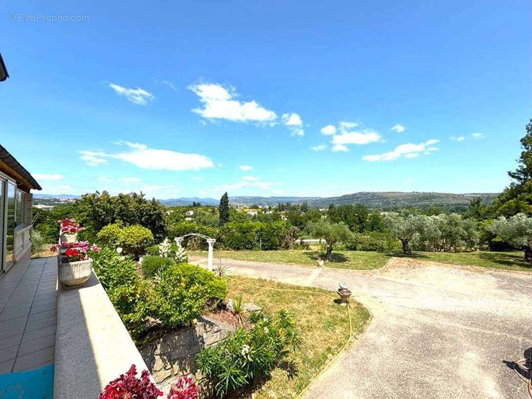 Maison à SAINT-ETIENNE-DE-FONTBELLON