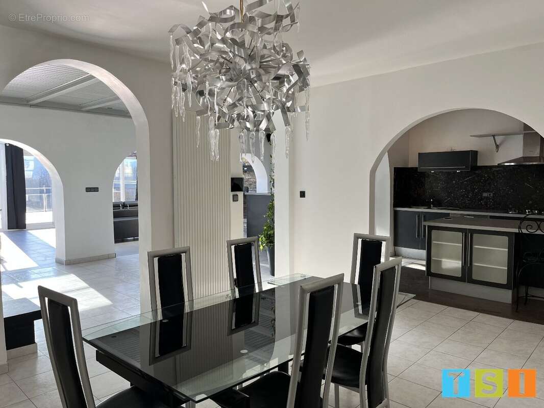 Maison à MONTREJEAU