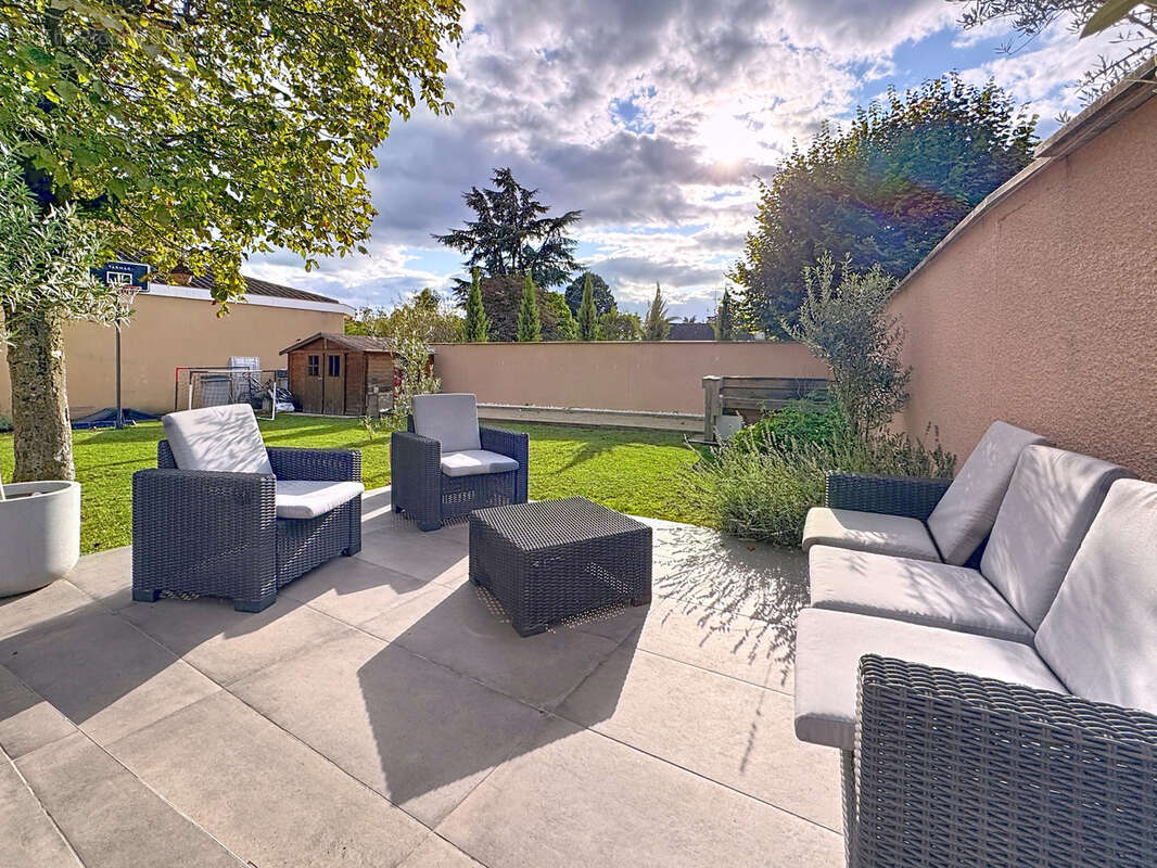 Maison à SAINT-GENIS-LAVAL