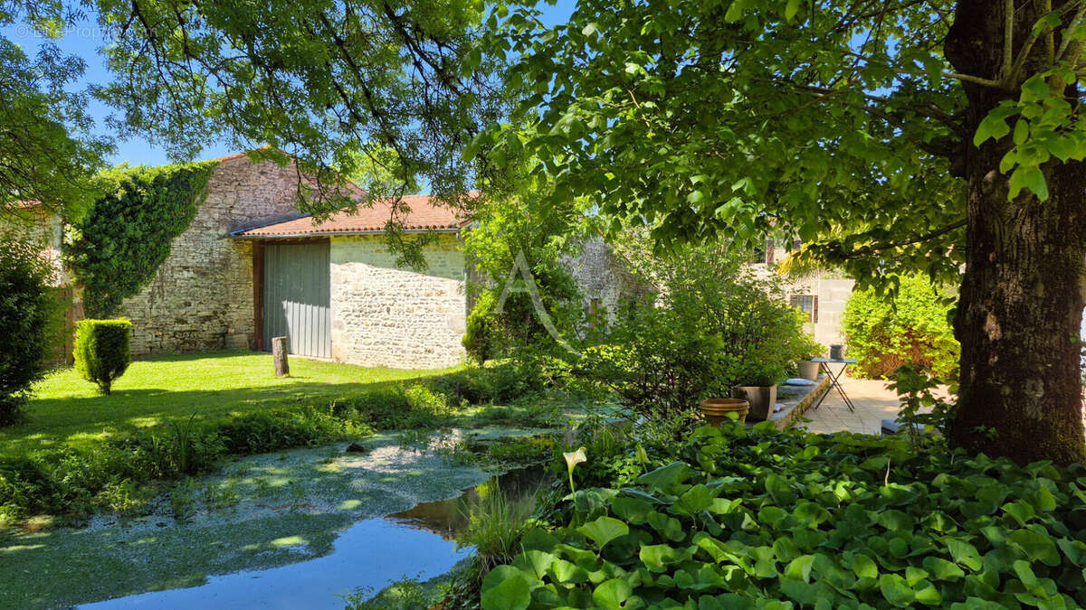 Maison à SAINT-HILAIRE-DE-VILLEFRANCHE