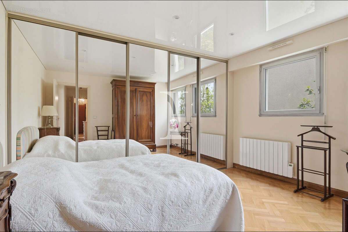 Appartement à PARIS-14E