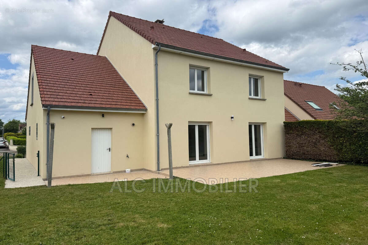 Maison 188 m² à Cerise  - photo 4