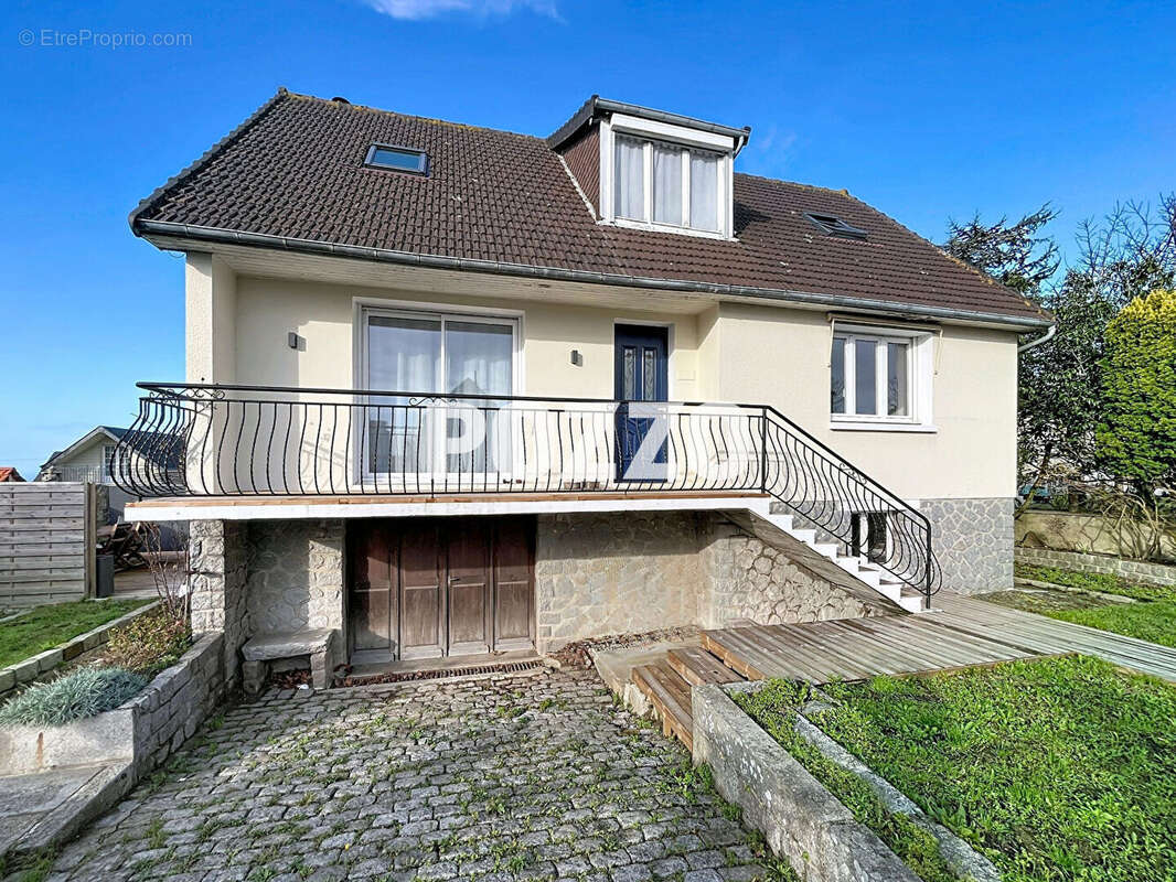 Maison à DONVILLE-LES-BAINS