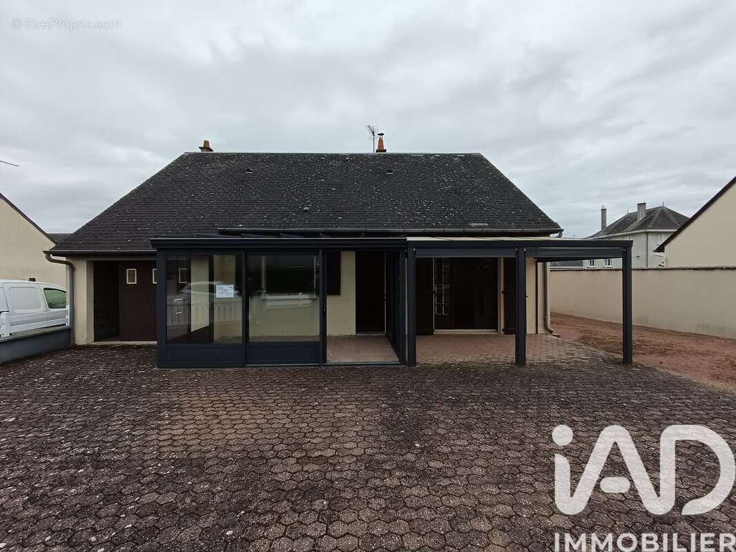Maison 90 m² à Le Puy-Notre-Dame  - photo 4