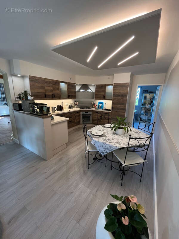 Maison à SAINT-DIDIER-SUR-BEAUJEU