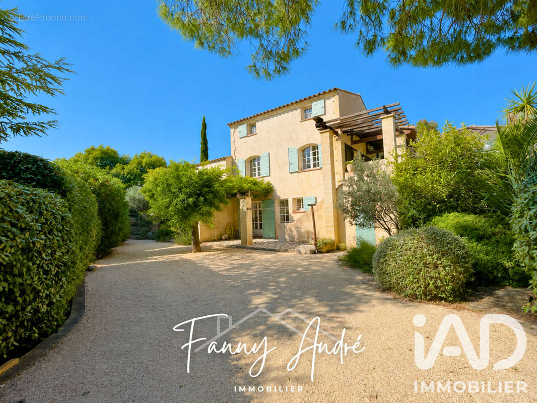 Photo 2 - Maison à LE CASTELLET