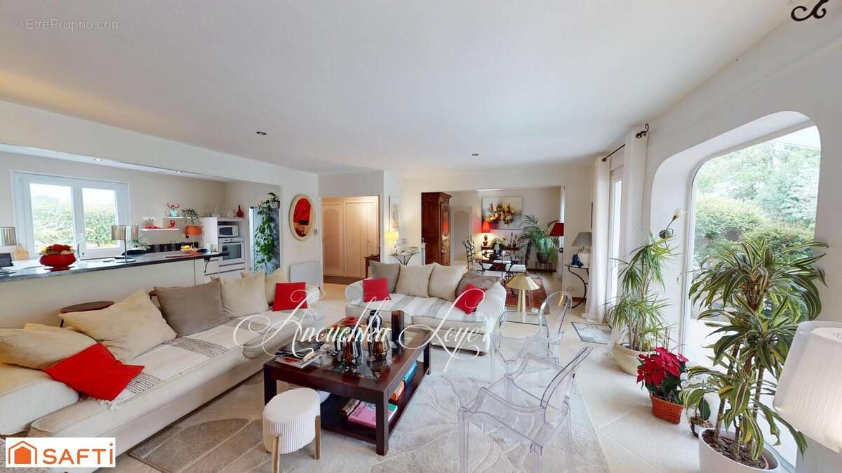 Maison 217 m² à Le Pian-Sur-Garonne  - photo 4