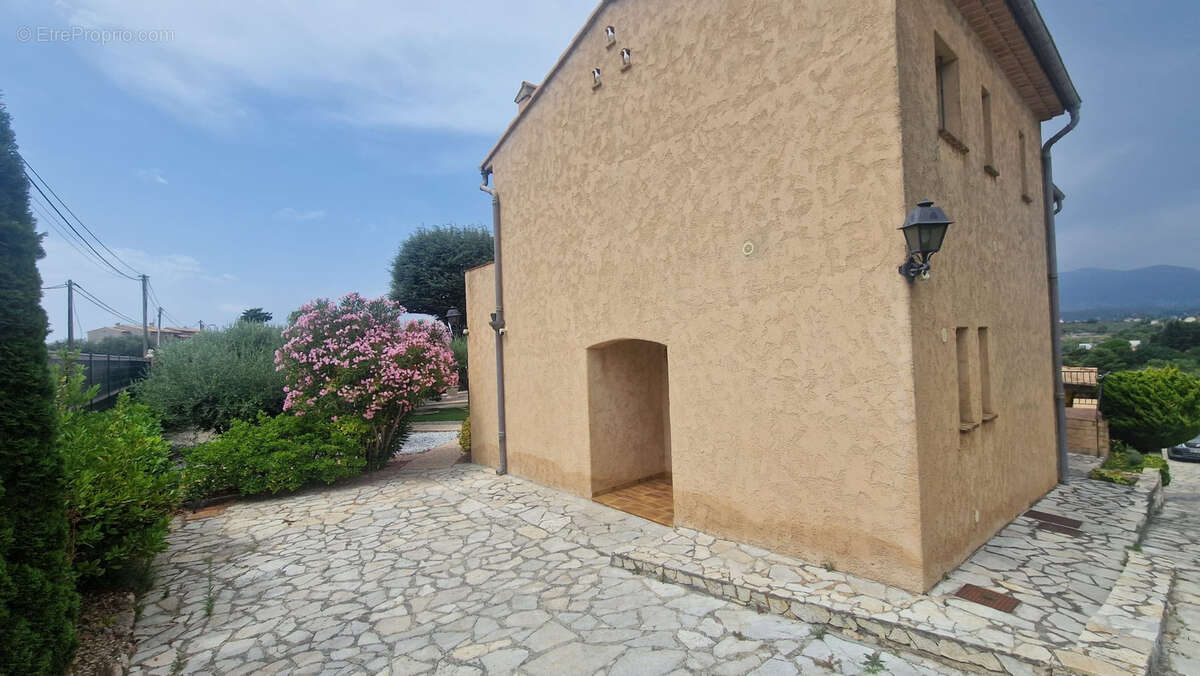 Cagnes sur mer Montaleigne Villa 156 m2 - photo 2