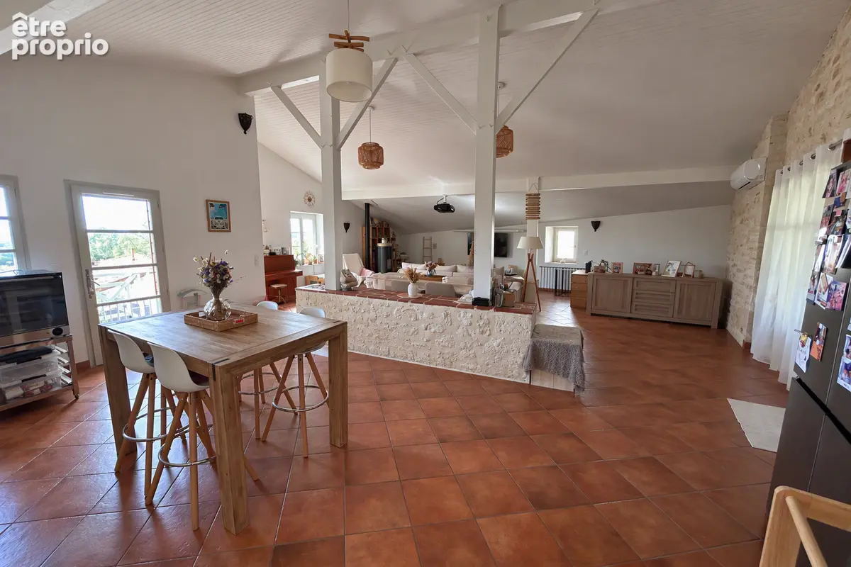 Maison en pierre rénovée au coeur du village - photo 4