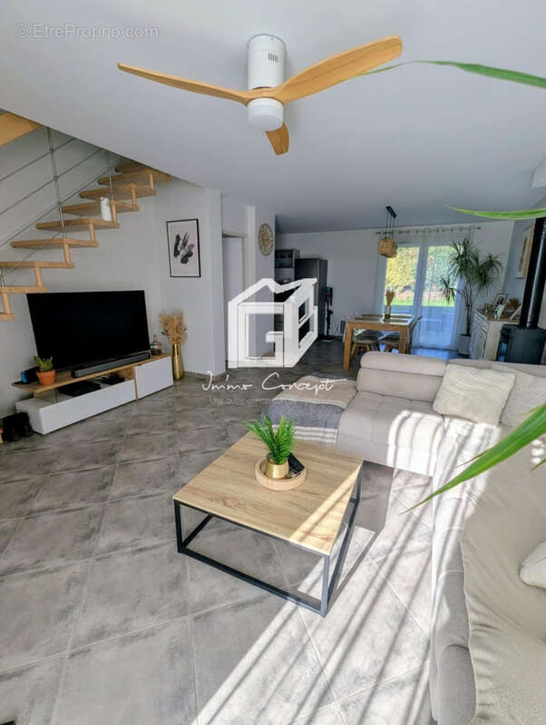 Maison à LUC-LA-PRIMAUBE