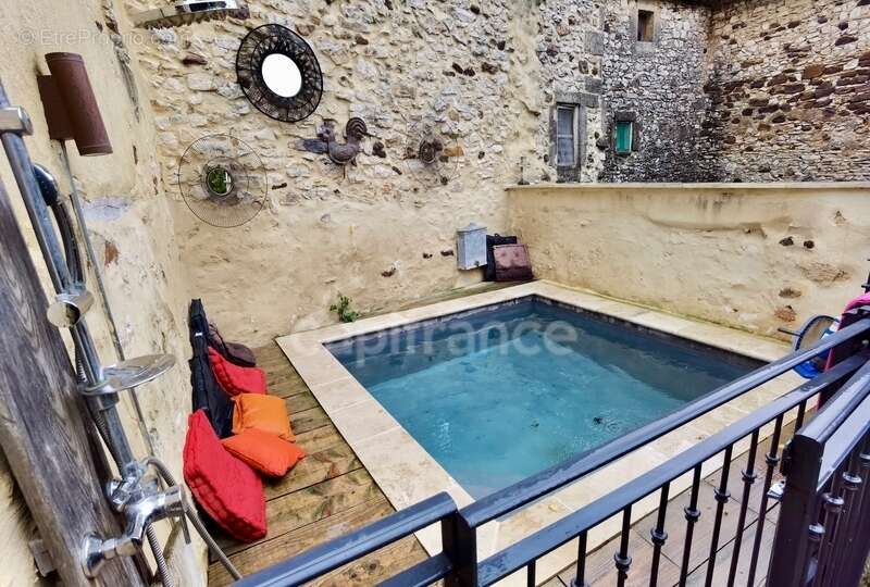 POUZILHAC (30) Maison de village à vendre 9 pièces avec petite piscine, jardin - photo 2