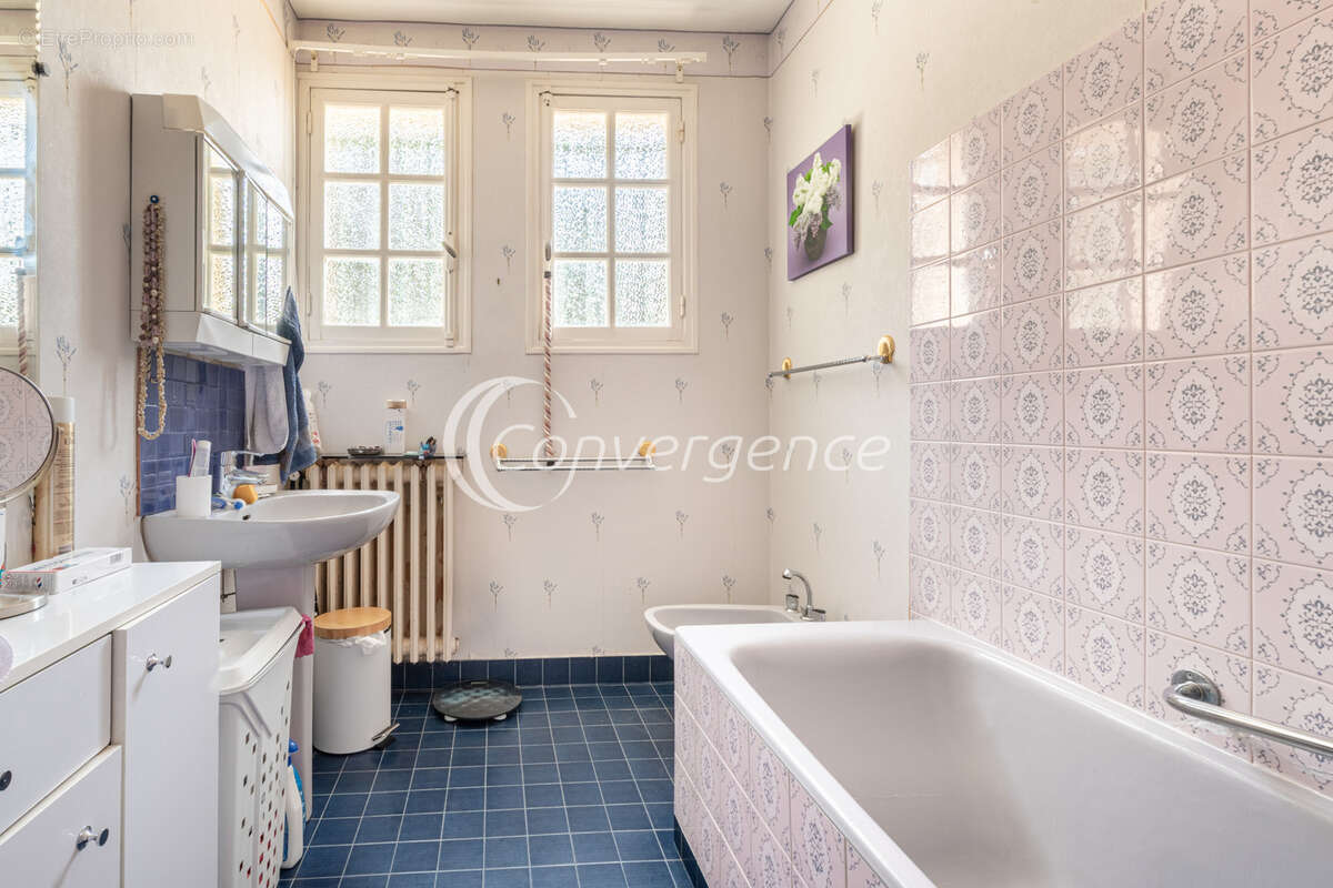 Maison à COMPREIGNAC