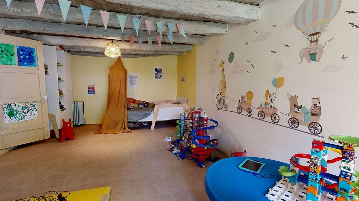 Petithameaude4maisons07232026112257