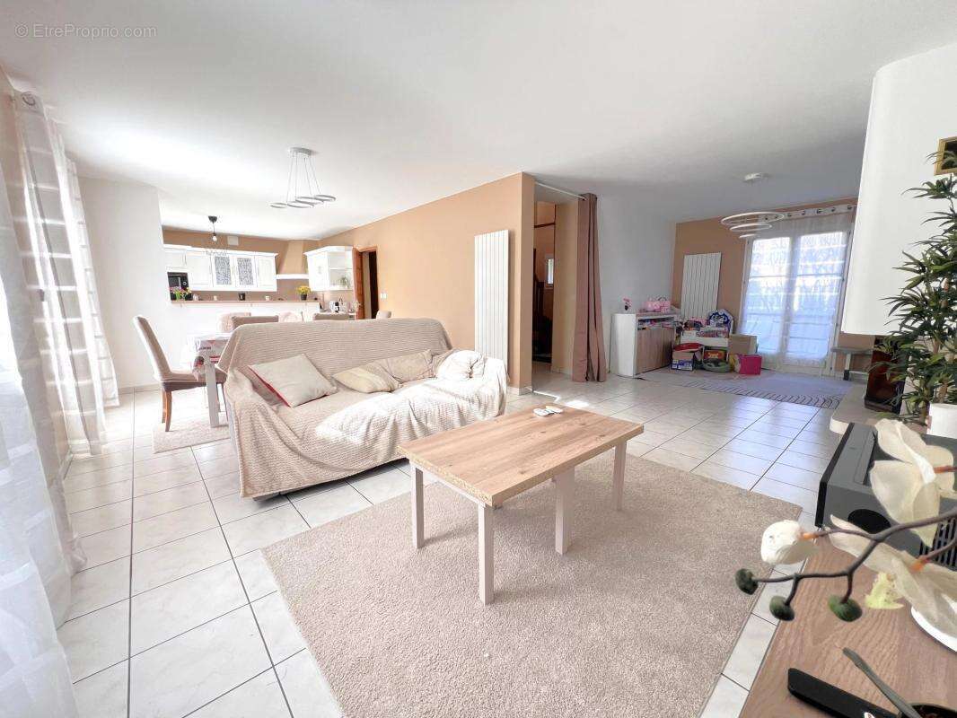 Maison à LES CLAYES-SOUS-BOIS