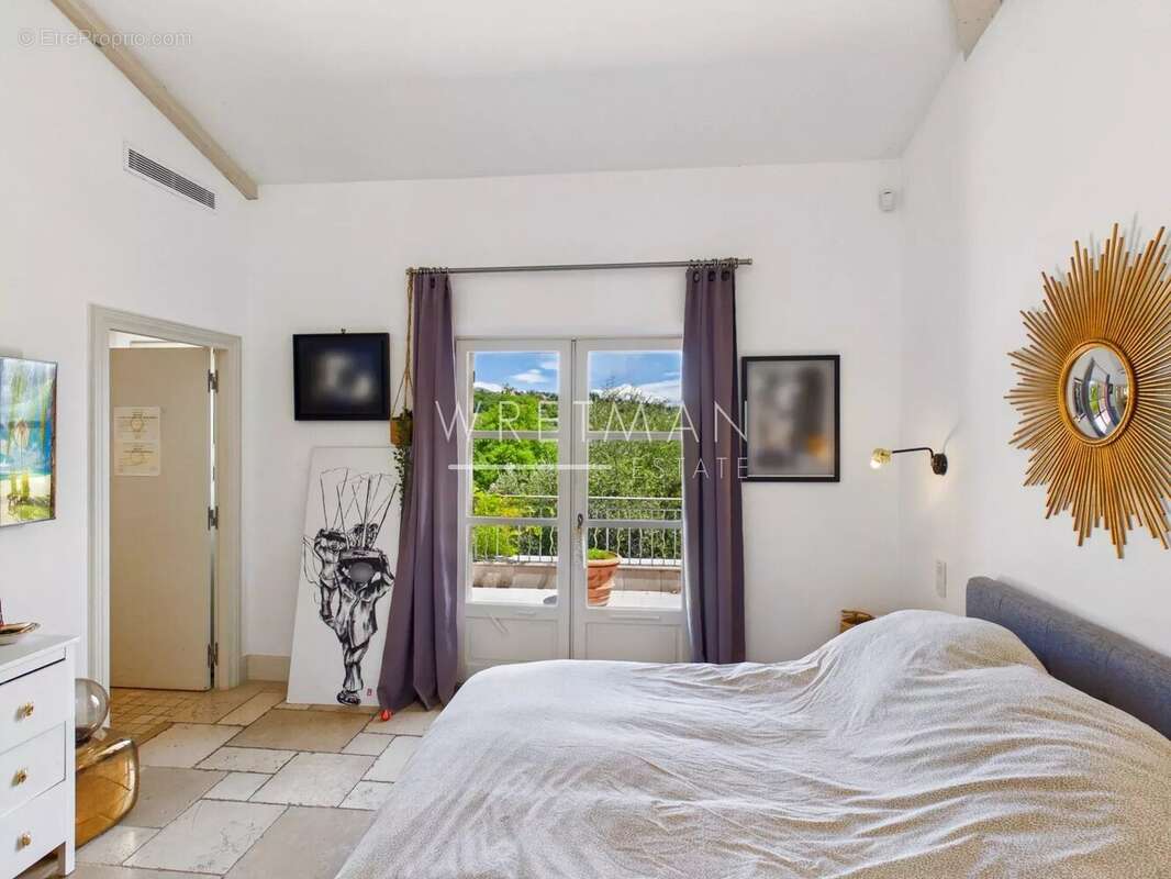 Maison à CHATEAUNEUF-GRASSE