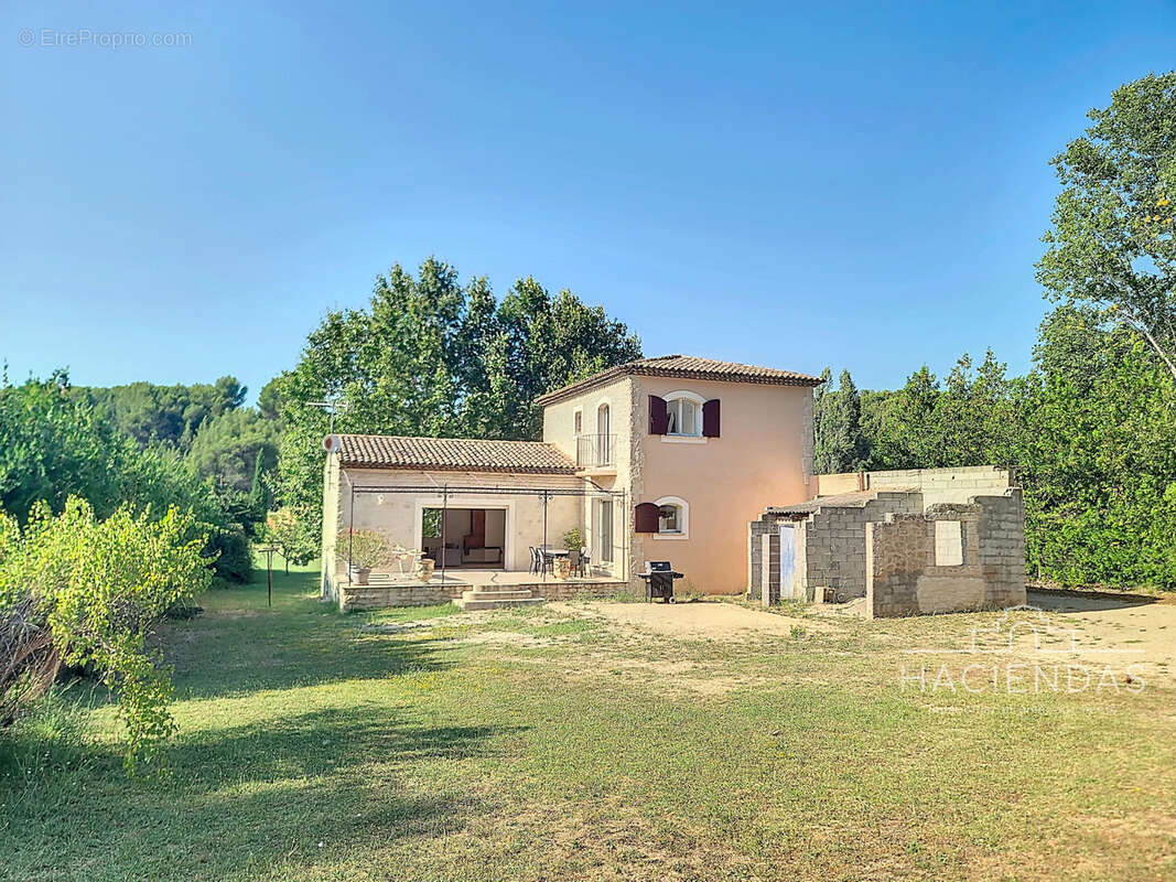 Maison à VENTABREN