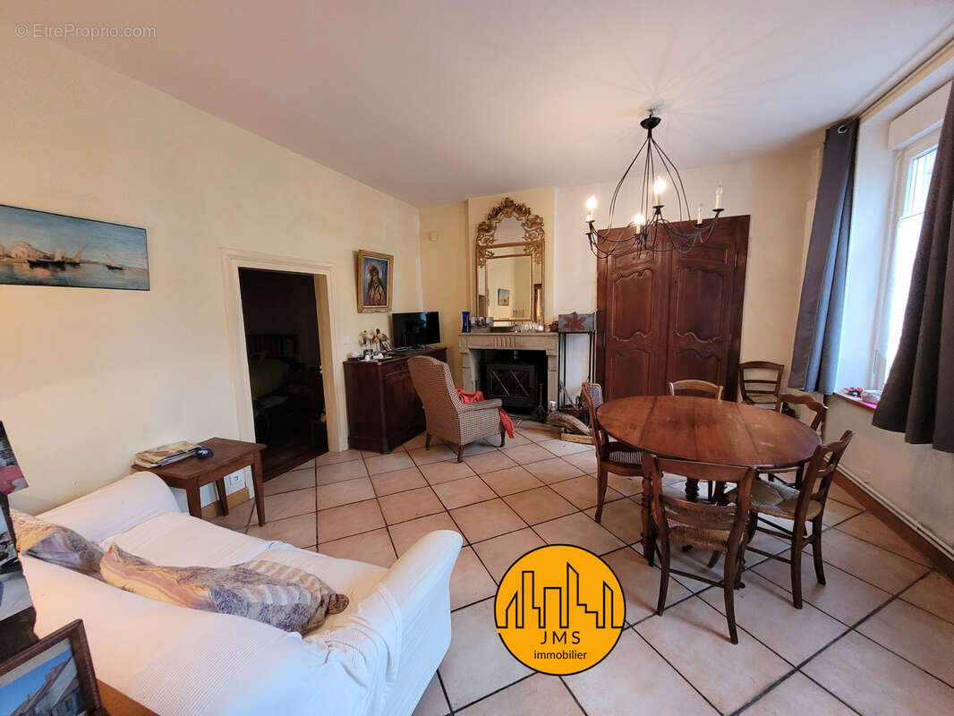 Maison à LE MONTET