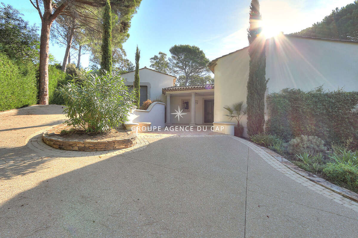 Villa d'exception à vendre à Saint Raphaël - Valescure, 7 pièces, piscine chauffée - photo 18